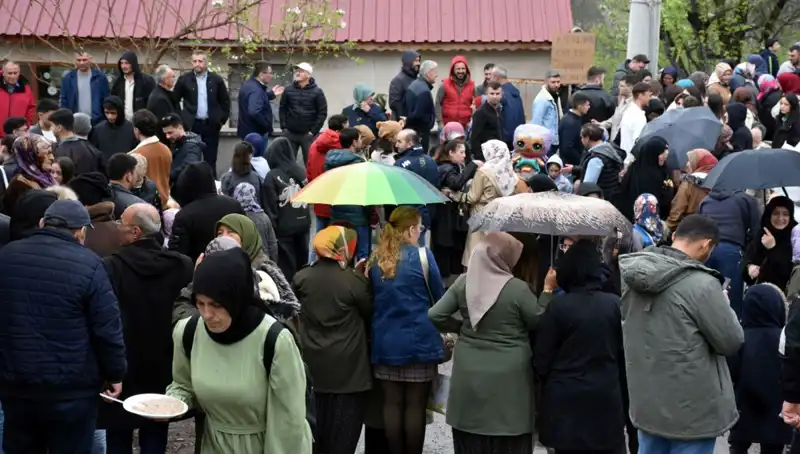 Bir Asırdır Sürdürülen Gelenekte 12 Bin Kişi Bayramlaşmanın Keyfini Çıktı!