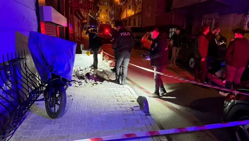 Küçükçekmece'de Plakasız Motosikletle Gerçekleştirilen Saldırıda Ahali Şokta!