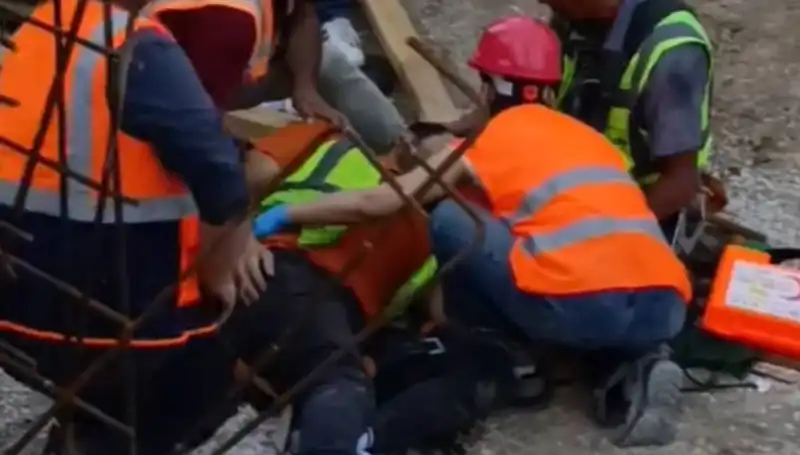 Adana'da İnşaat Kazası: İki İşçi Yaralandı, Fakat Sorunlar Devam Ediyor