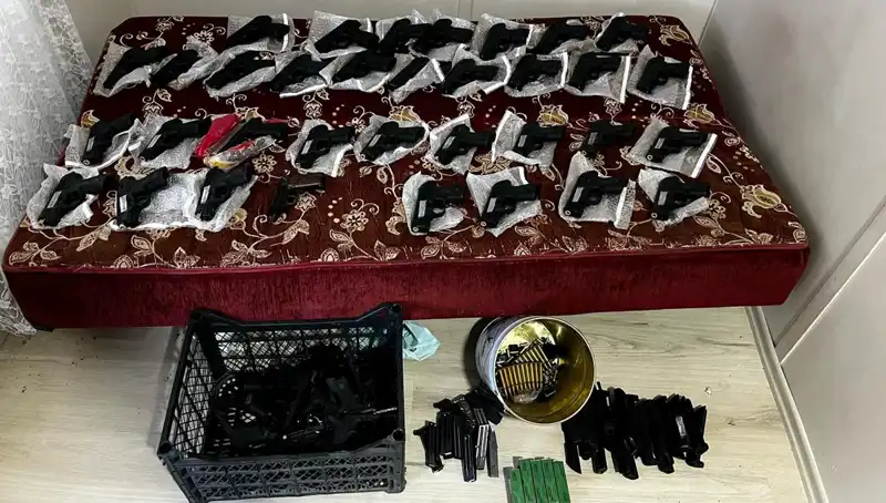 Gaziantep’te Gölette Bulunan El Bombası ve 45 Silah Şoku