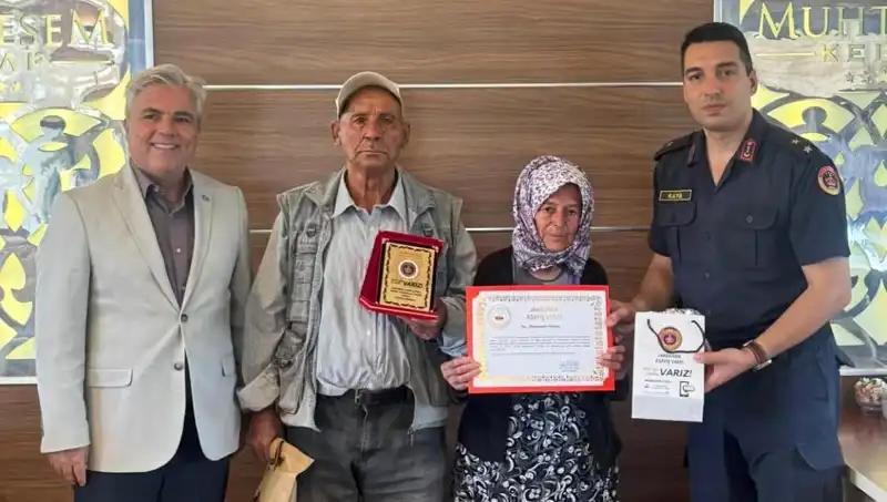 Almanya'da Bir Aile, Tek Evi Jandarmaya Bağışlayarak Duygulandırdı