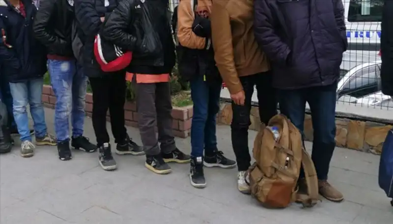 Edirne'de Düzensiz Göçmen Yakalanması: 10 Kişi Sınırdışı Edilmeye Hazır