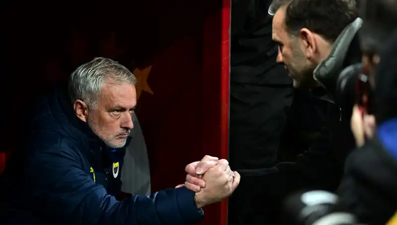 Jose Mourinho ve Okan Buruk: Tarihi Derbinin Heyecanı Tırmanıyor