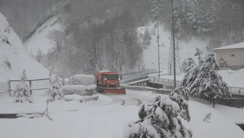 Bolu Dağı’nda Yoğun Kar Yağışı: Güzellik ve Zorluk Bir Arada