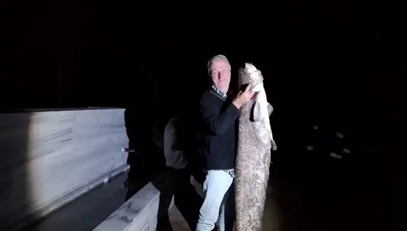 Barajda Oltasıyla Bir Balıkçı Şansı Yakaladı: 40 Kiloluk Dev Şaşırttı!