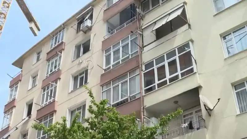 İstanbul'da Kolonları Patlayan Sitelerde Tahliye Süreci Başladı!