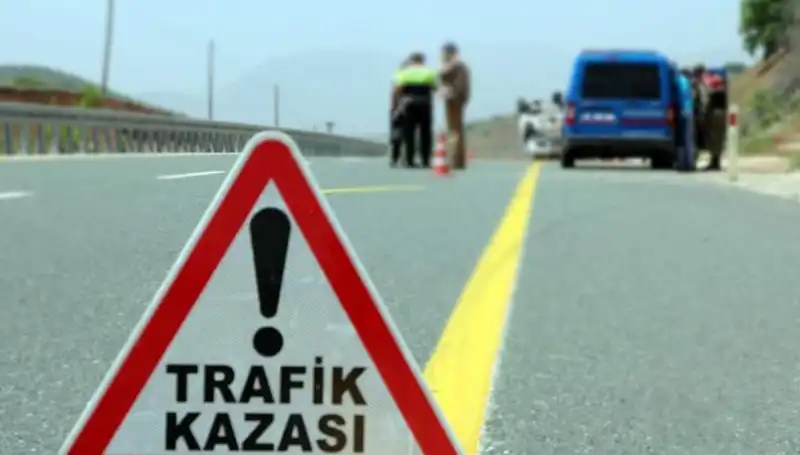 Otomobil ve Hafif Ticari Araç Çarpıştı: 6 Hayat Kavuştu, Ülke Sarsıldı