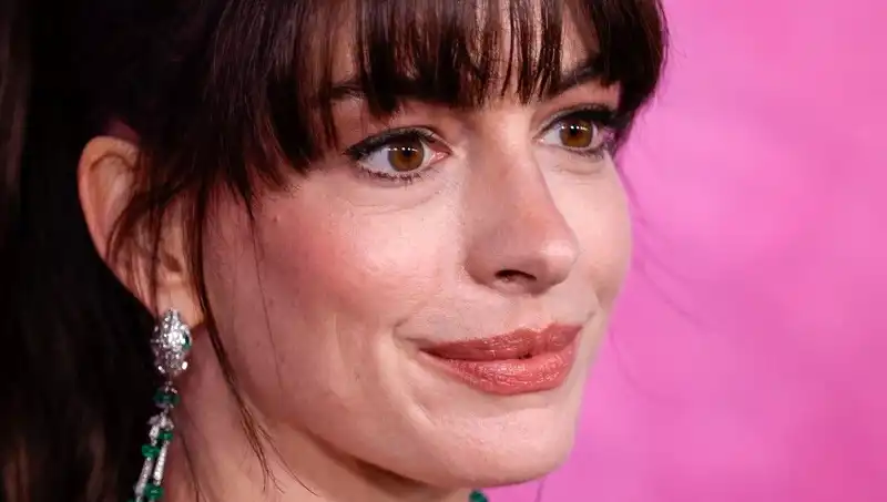 Hollywood'lu Yıldızların Şaşırtan Estetik Trendinin Ardındaki Gizem: Ölü İnsan Derisi