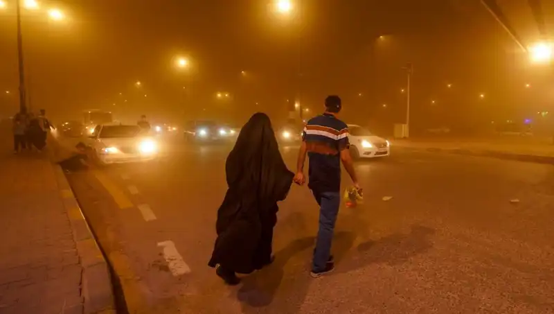 Irak'ta Kum Fırtınası: Hava Seyahati Durma Noktasında, Hasta Sayısı Arttı