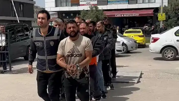 Edirne'de Yedi Firari için Eş Zamanlı Operasyon: Polis Başarıyla Yakaladı