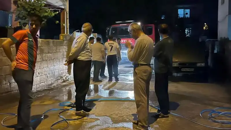 Park Halindeki Araçta Yangın Çıktı, Olay Yerinde Panic Anları!